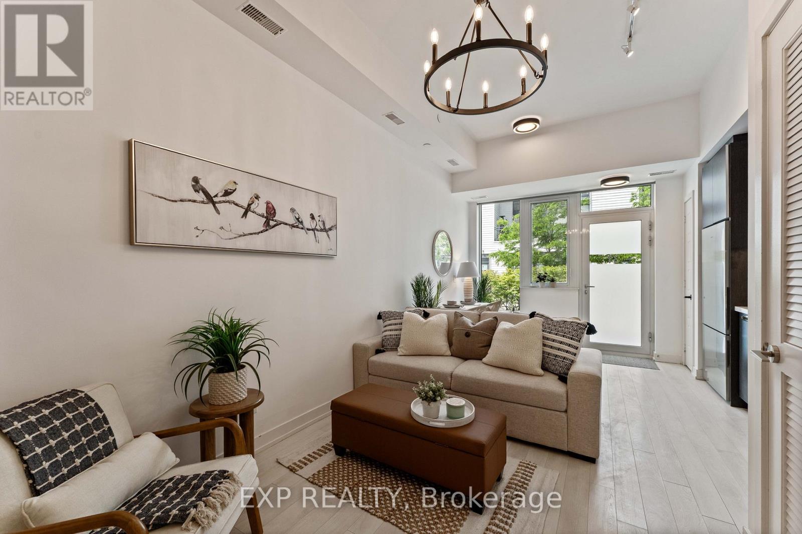 Photo 9 of 31 247 Broward Way, Innisfil ON