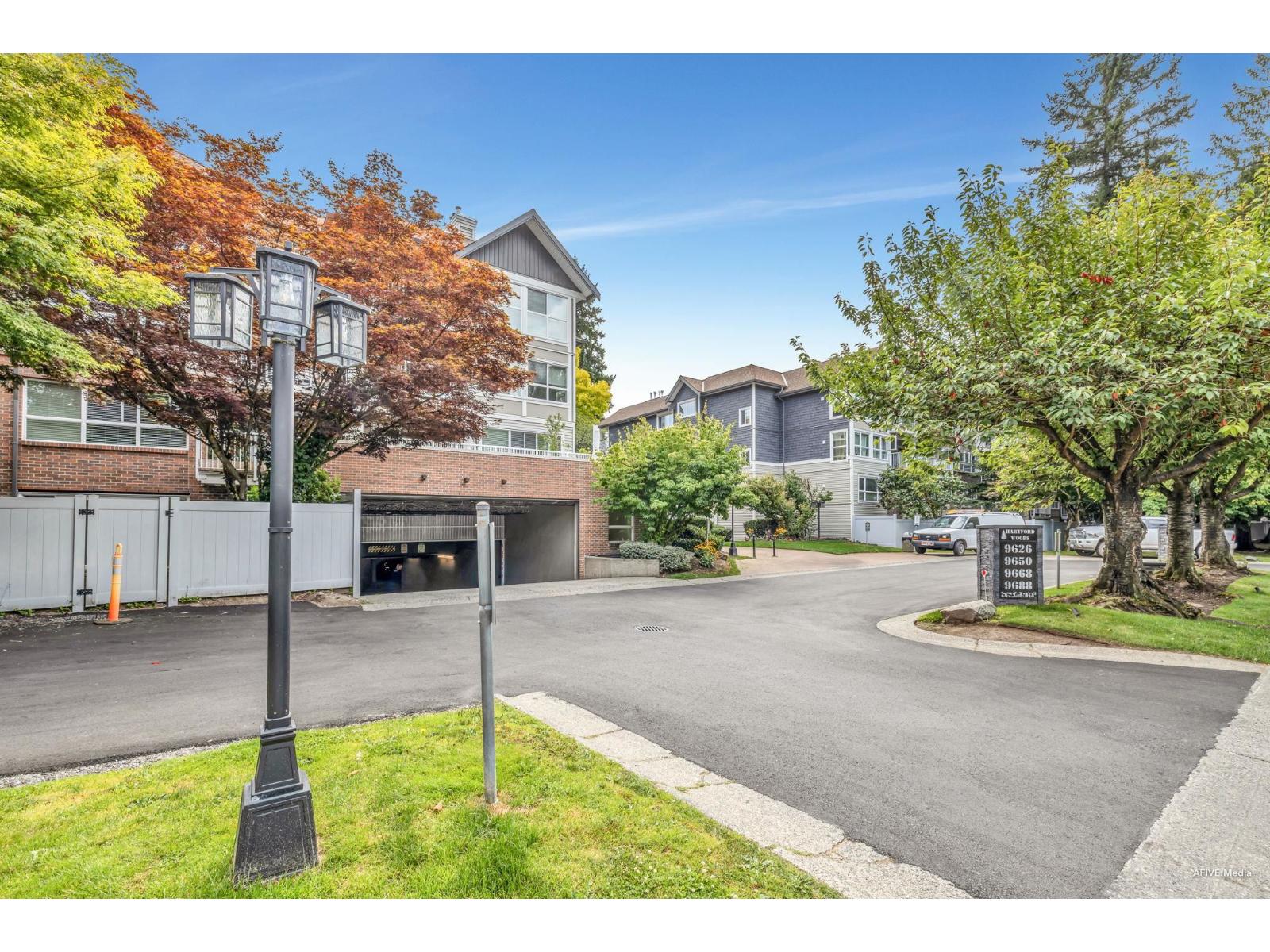 Photo 1 of 321 9688 148 Street, Surrey BC