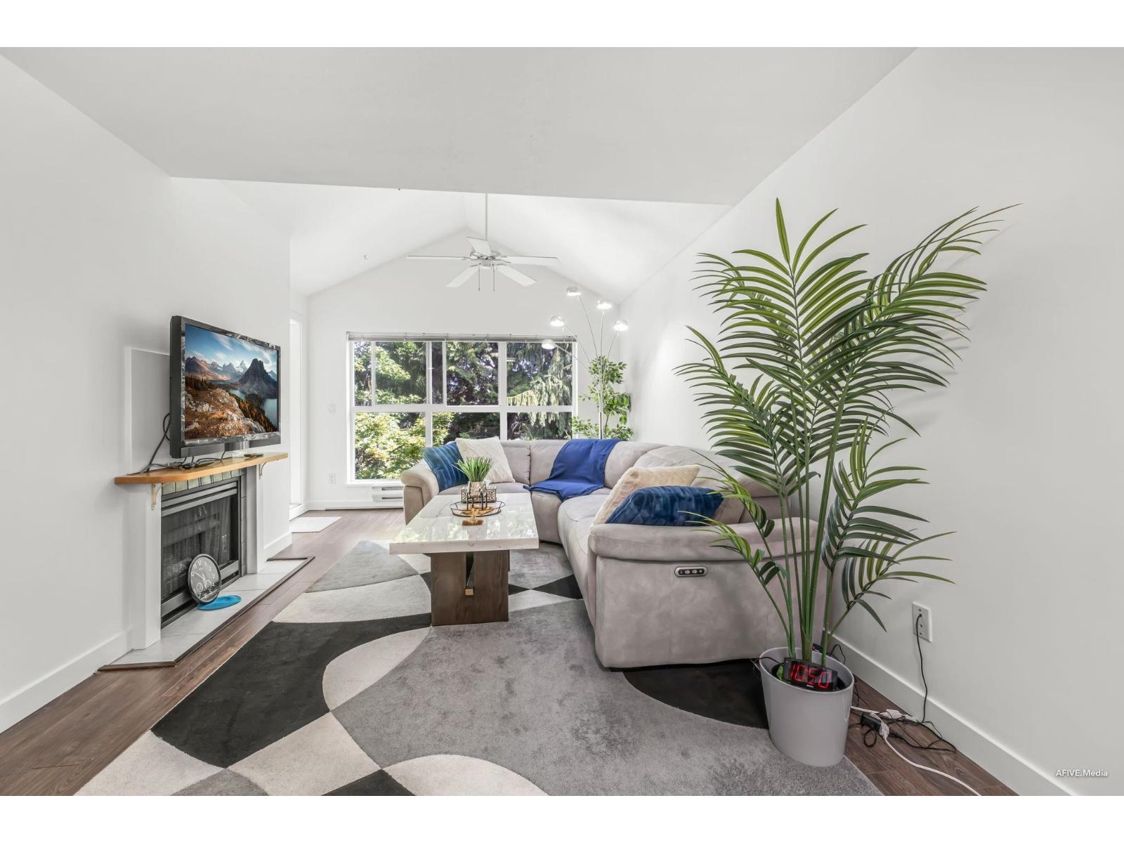 Photo 12 of 321 9688 148 Street, Surrey BC
