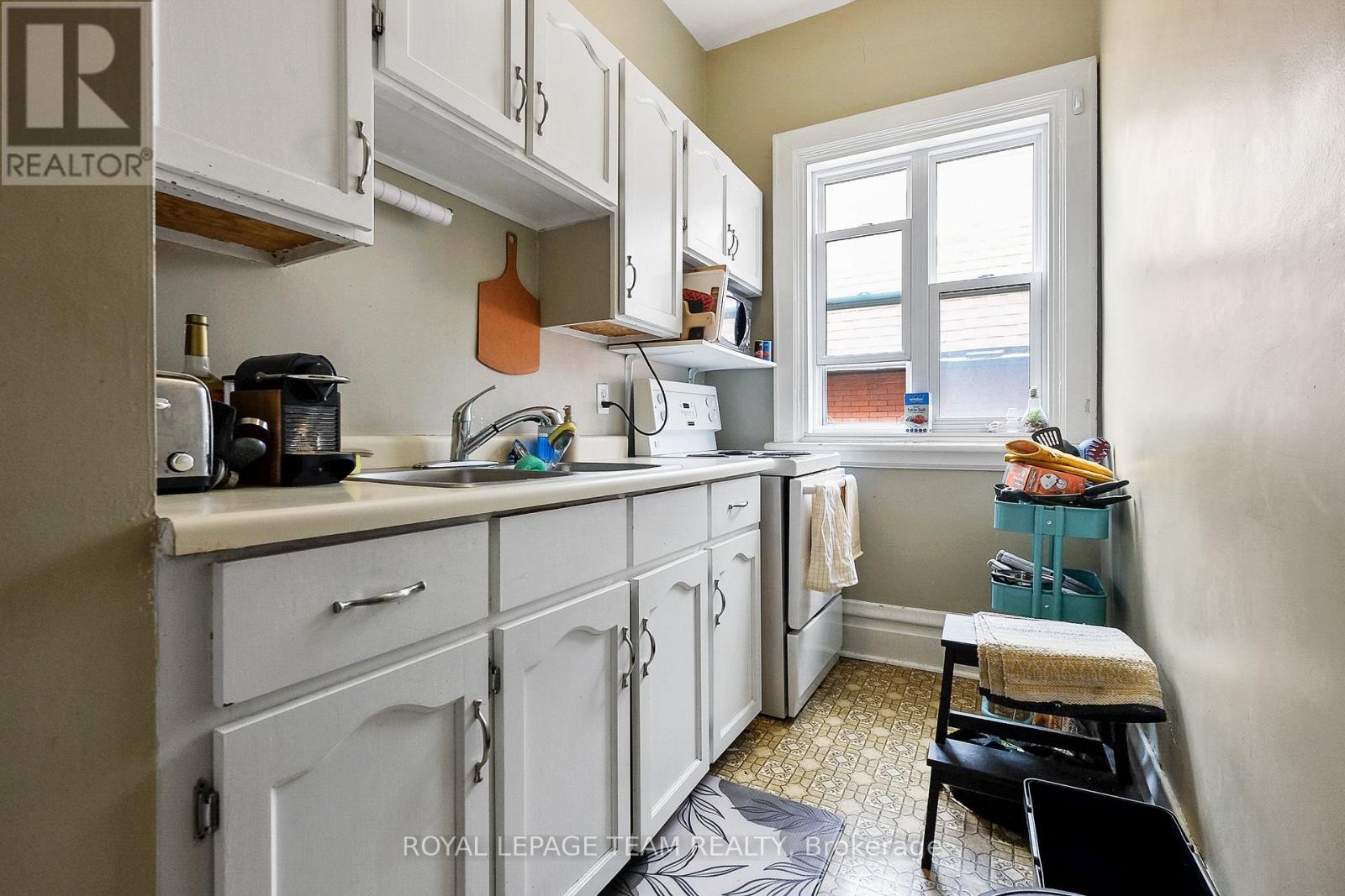 Photo 26 of 305 Waverley Street, Ottawa ON