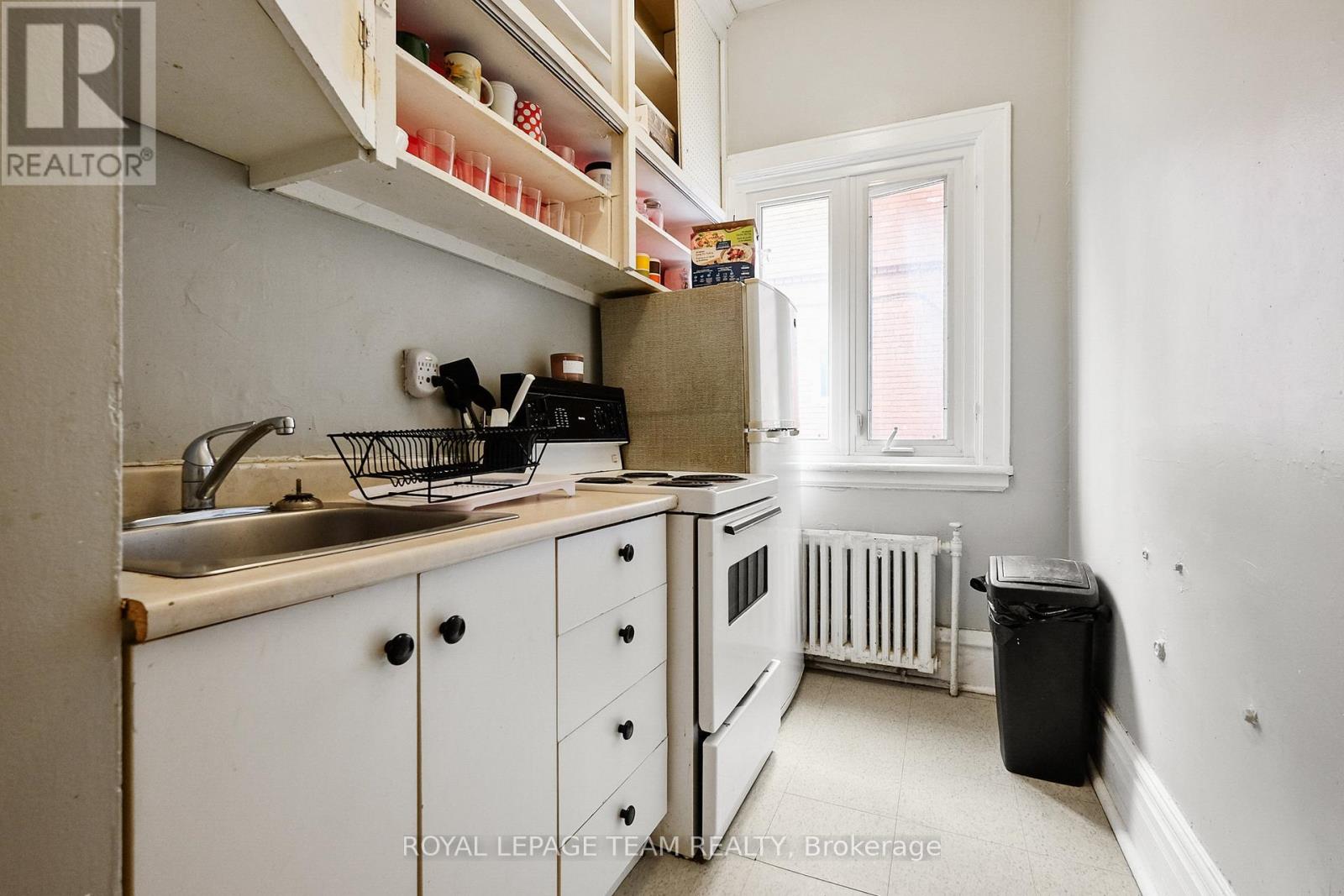 Photo 2 of 305 Waverley Street, Ottawa ON