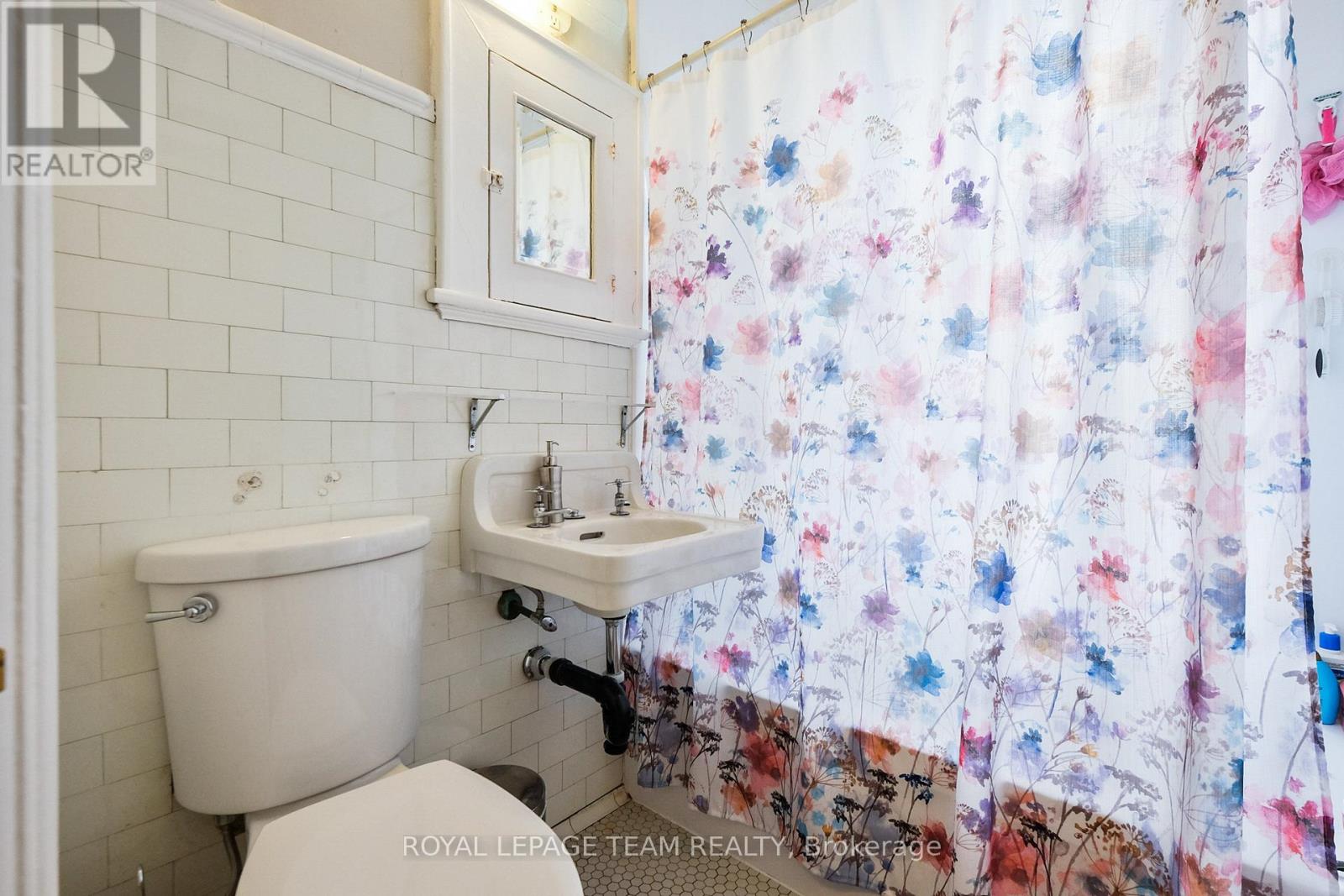 Photo 17 of 305 Waverley Street, Ottawa ON