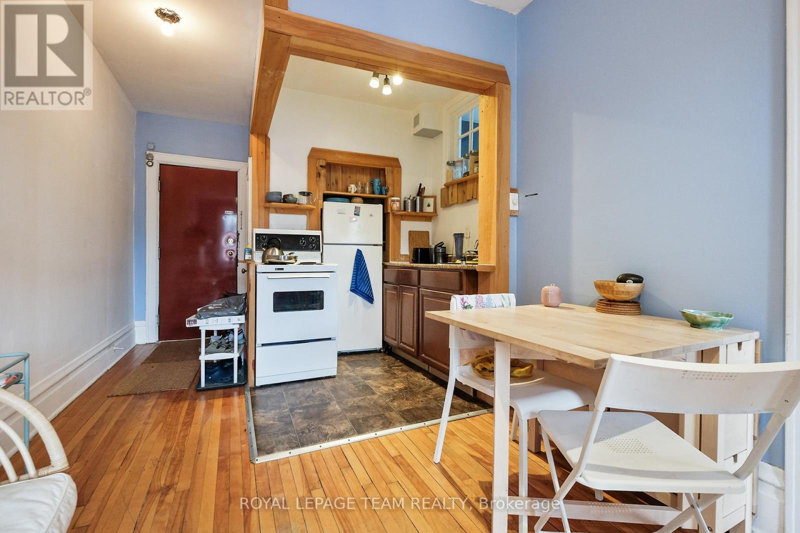 Photo 5 of 305 Waverley Street, Ottawa ON