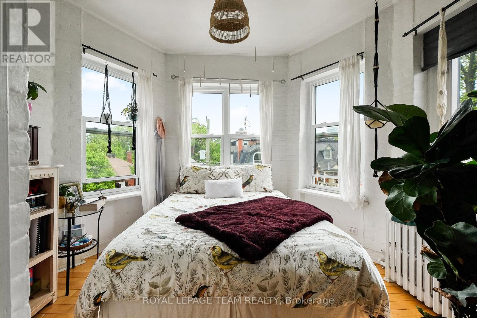 Photo 31 of 305 Waverley Street, Ottawa ON