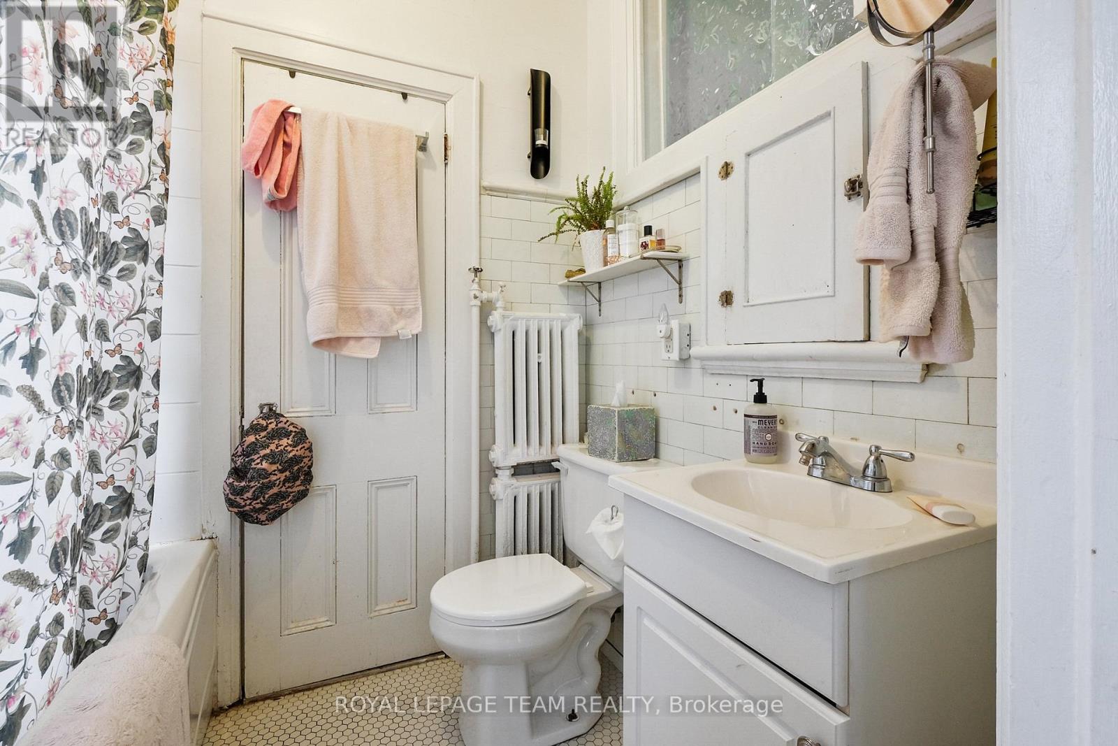 Photo 11 of 305 Waverley Street, Ottawa ON