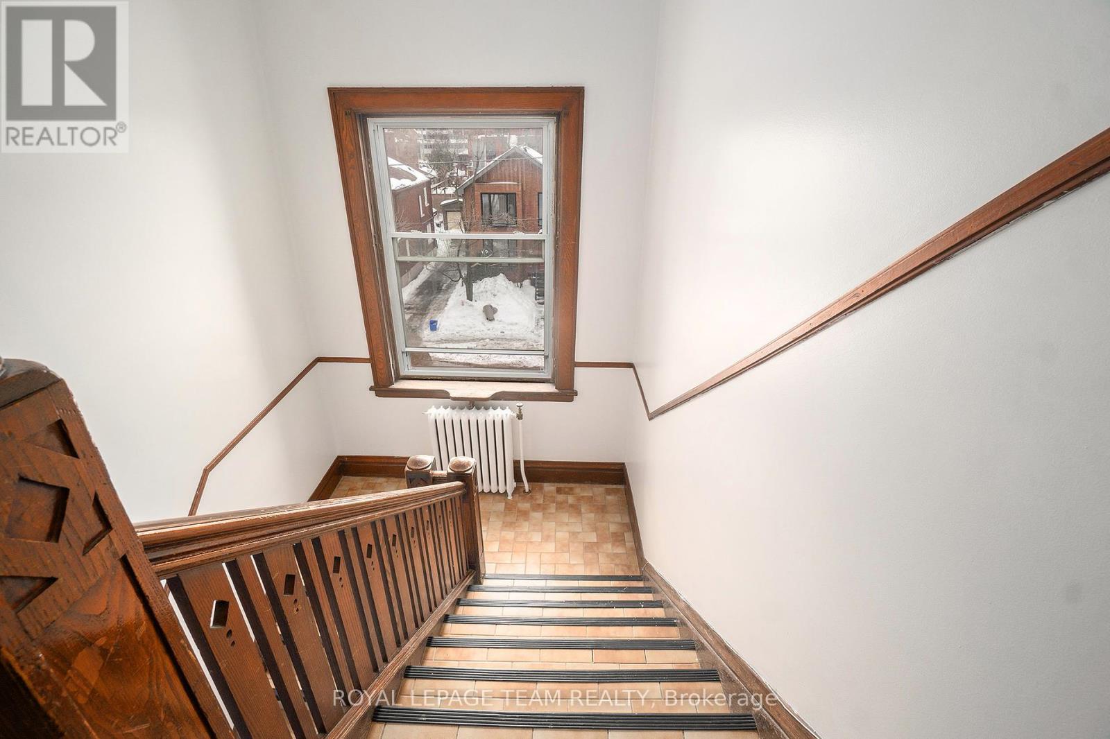 Photo 6 of 305 Waverley Street, Ottawa ON