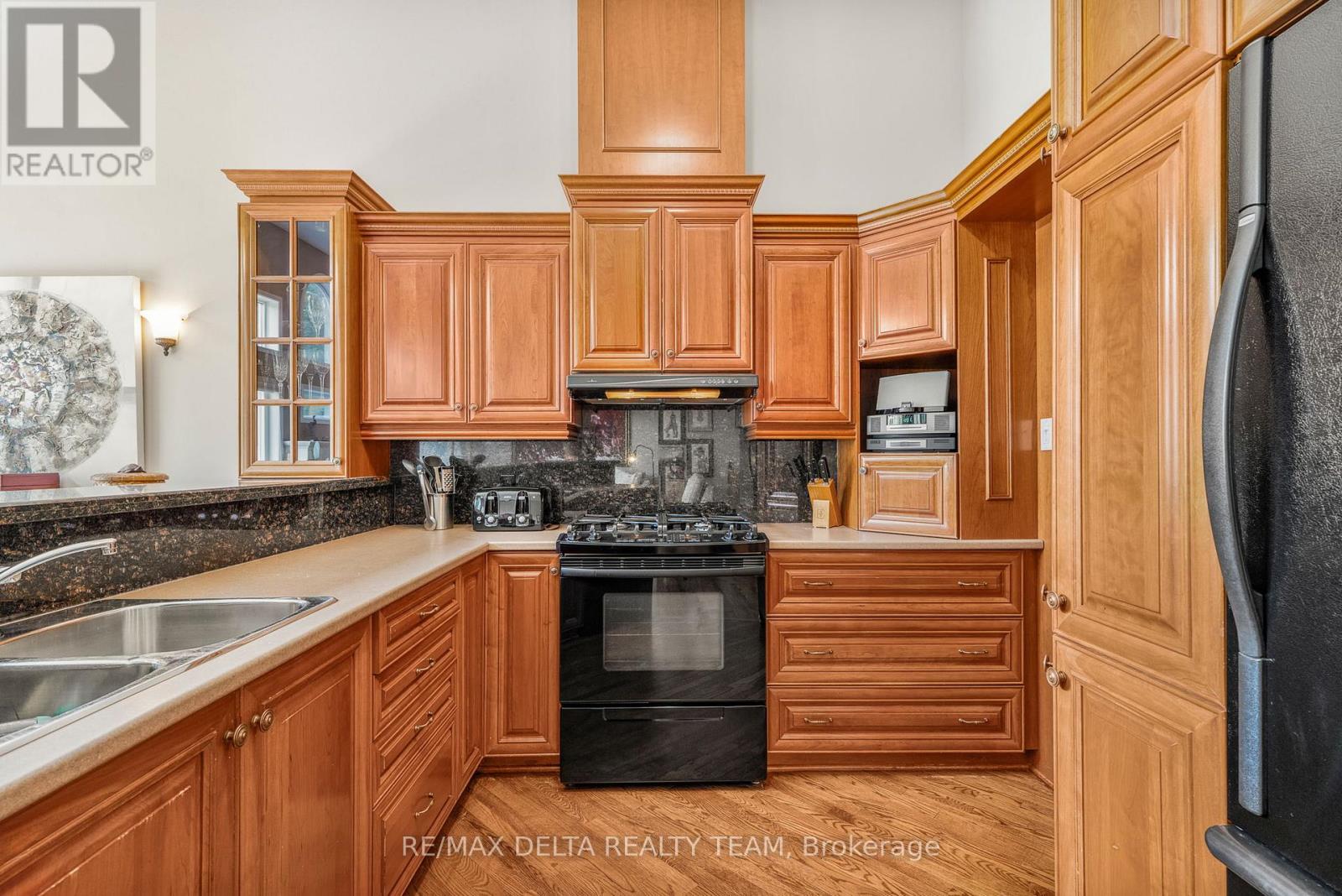 Photo 25 of 116 Gladeview Private, Ottawa ON