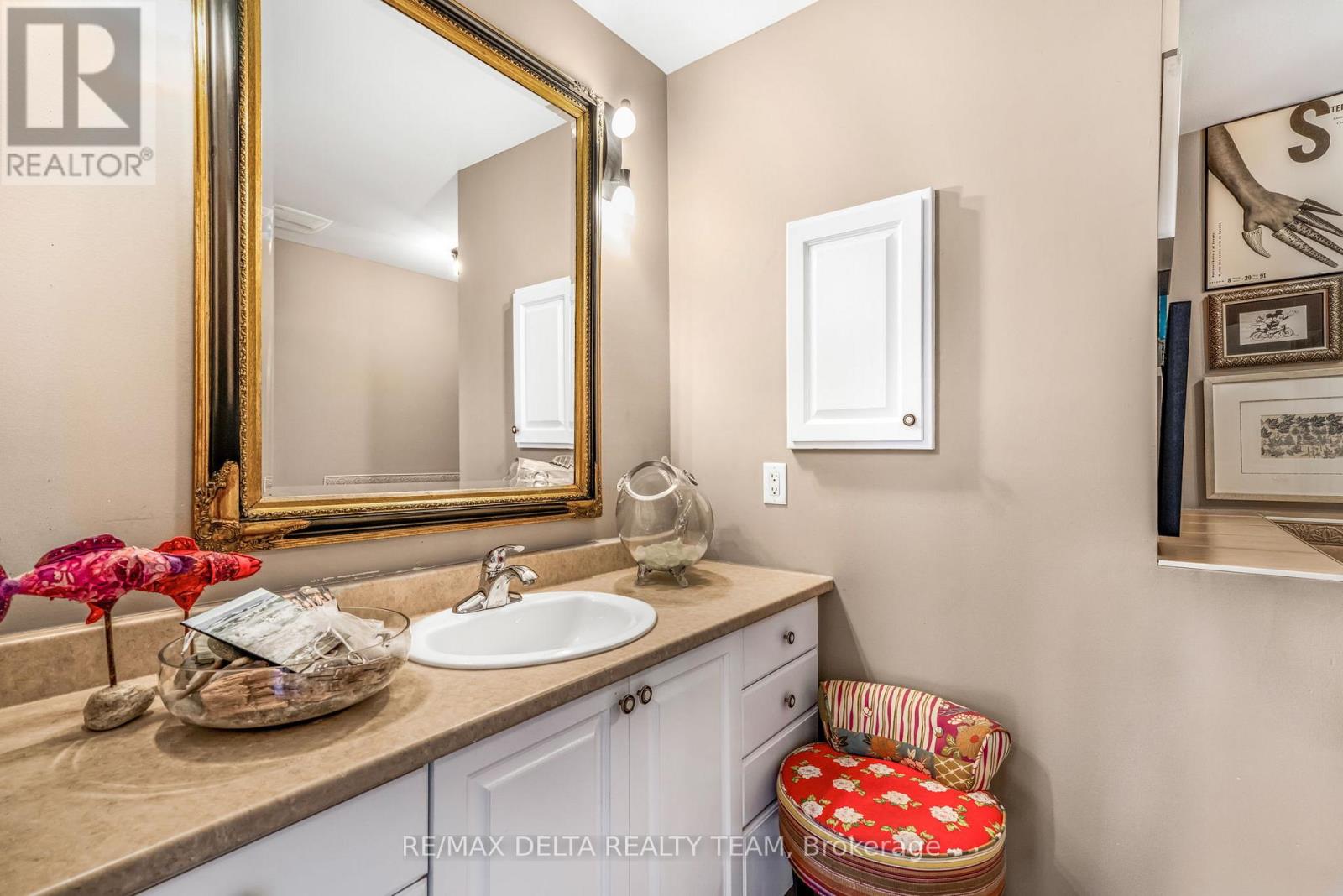 Photo 9 of 116 Gladeview Private, Ottawa ON