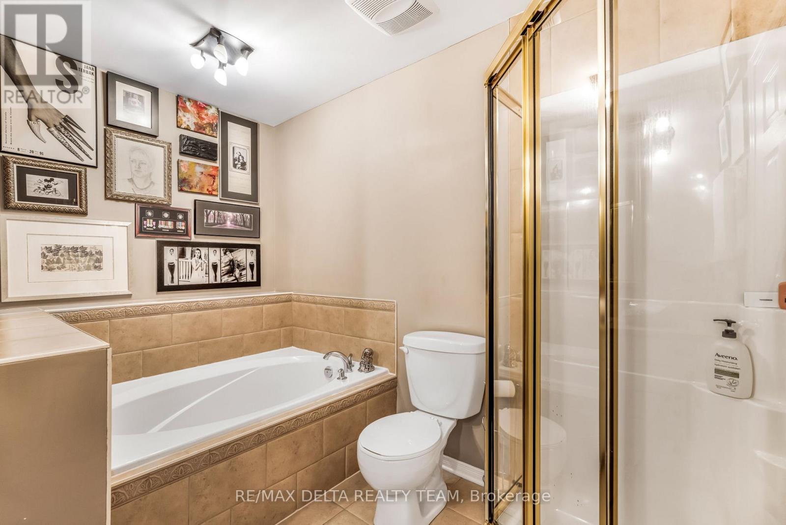 Photo 7 of 116 Gladeview Private, Ottawa ON