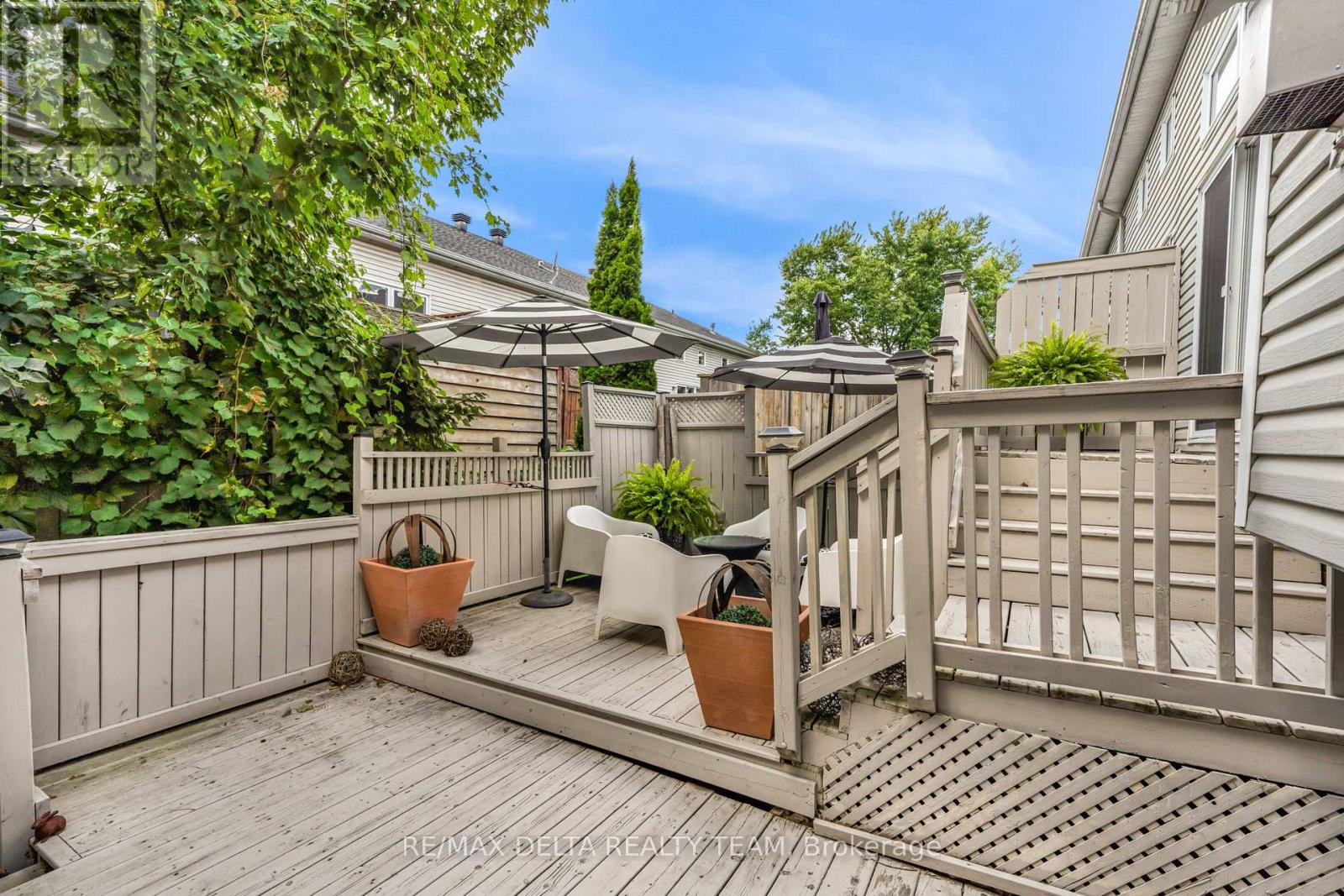 Photo 20 of 116 Gladeview Private, Ottawa ON