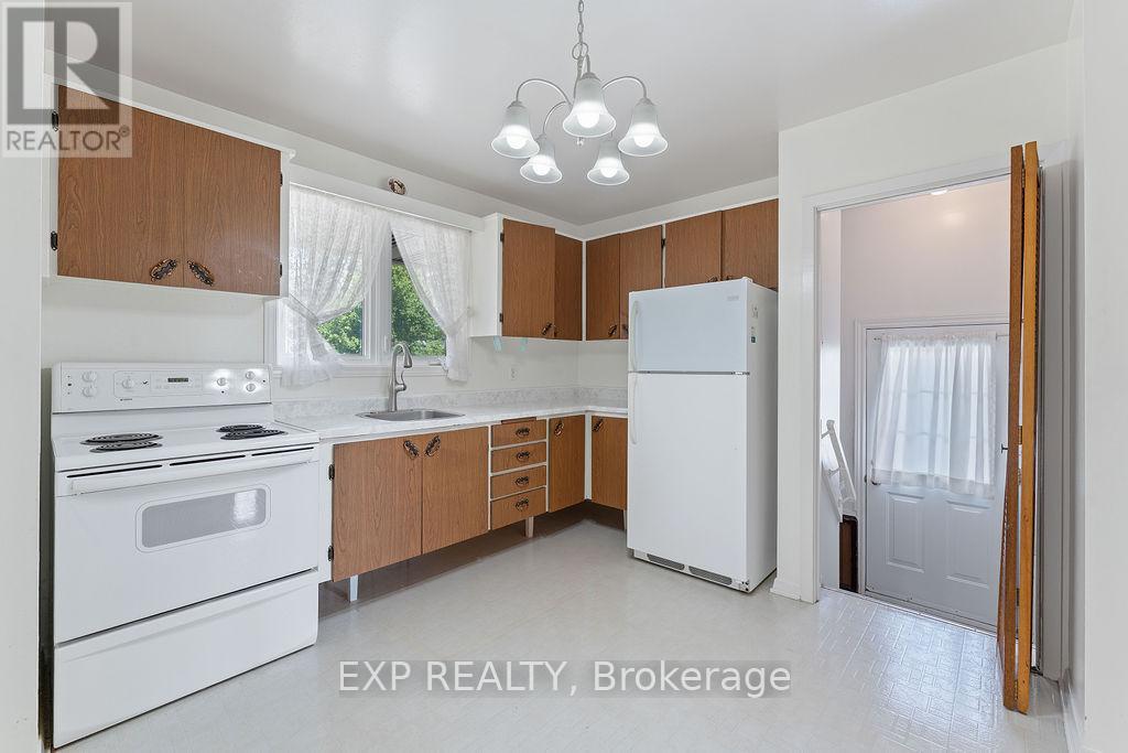Photo 15 of 2536 Roman Avenue, Ottawa ON