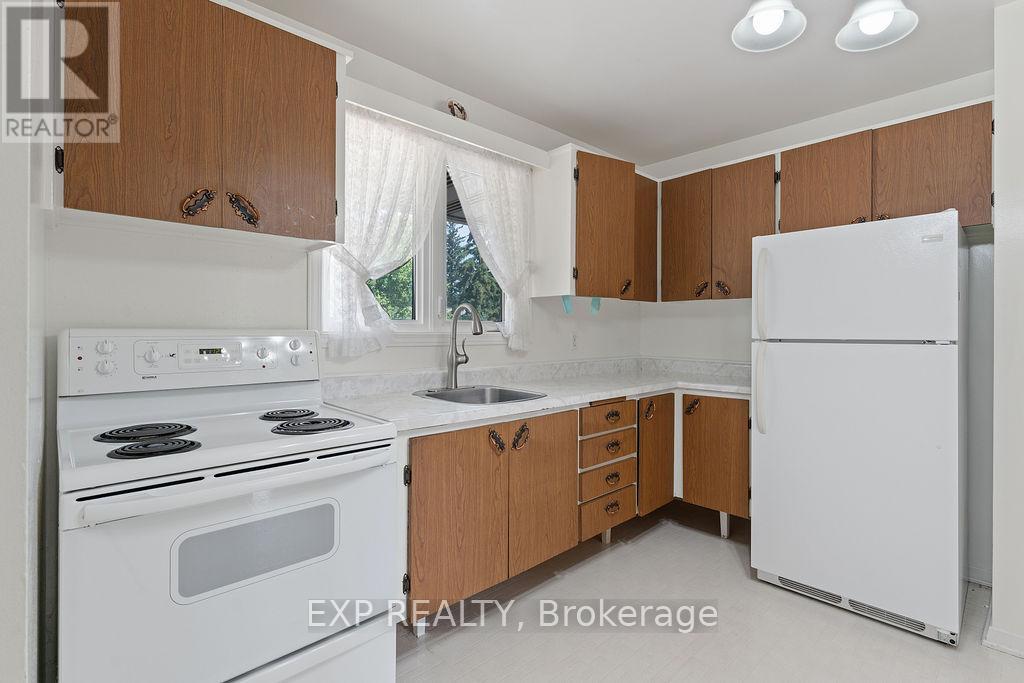 Photo 11 of 2536 Roman Avenue, Ottawa ON