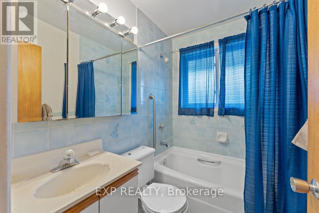 Photo 13 of 2536 Roman Avenue, Ottawa ON
