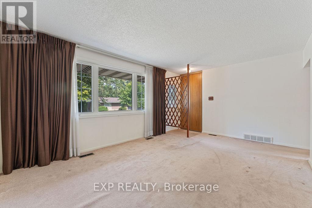 Photo 17 of 2536 Roman Avenue, Ottawa ON