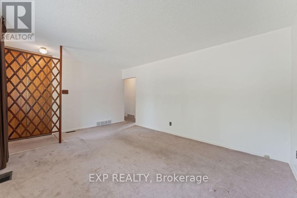 Photo 20 of 2536 Roman Avenue, Ottawa ON