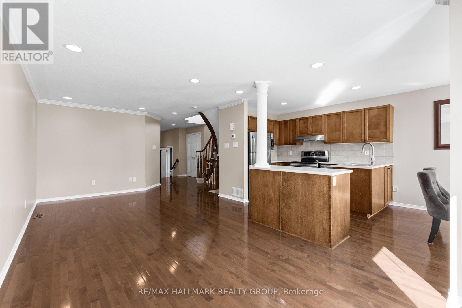 Photo 29 of 2213 Brockstone Crescent, Ottawa ON