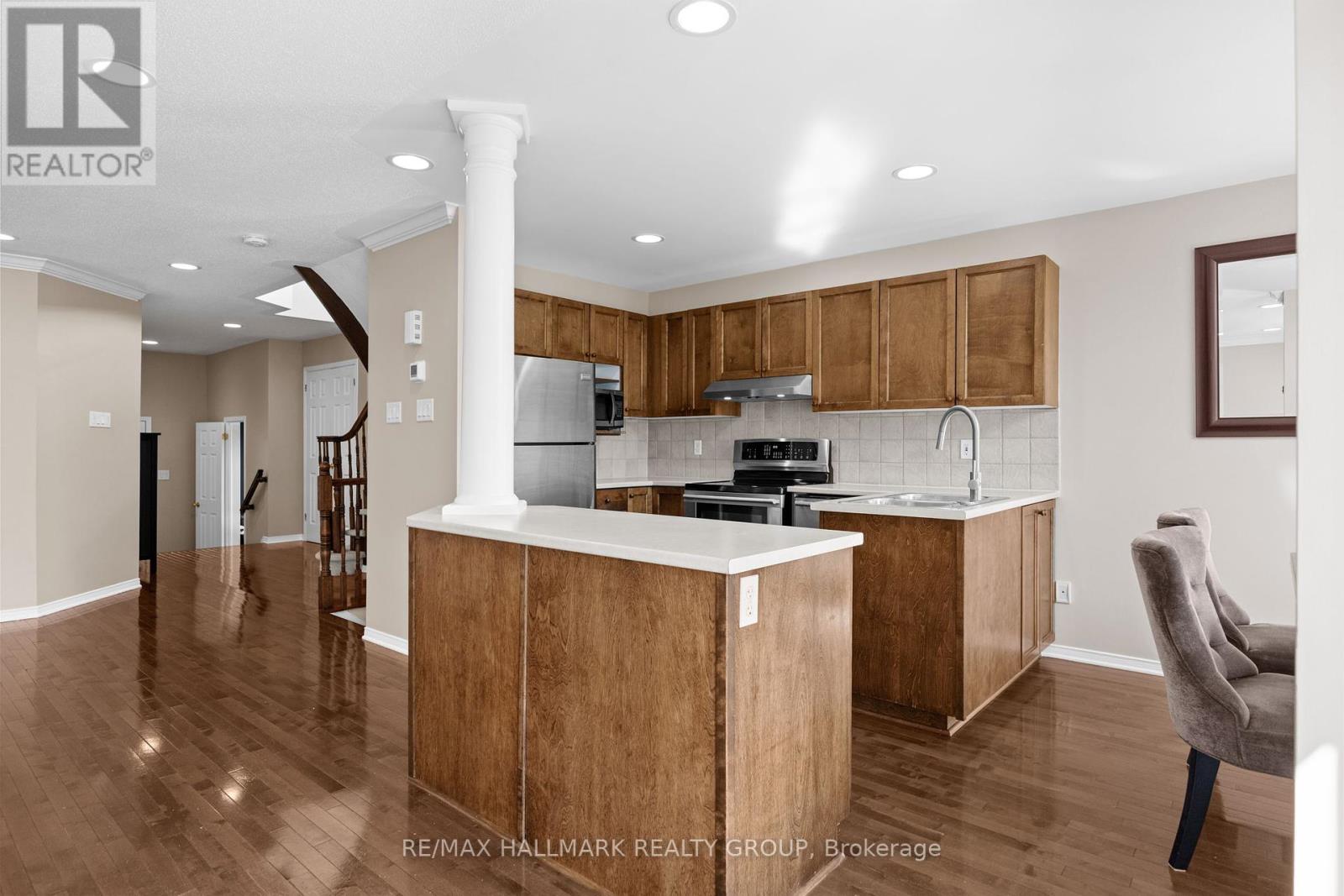 Photo 20 of 2213 Brockstone Crescent, Ottawa ON