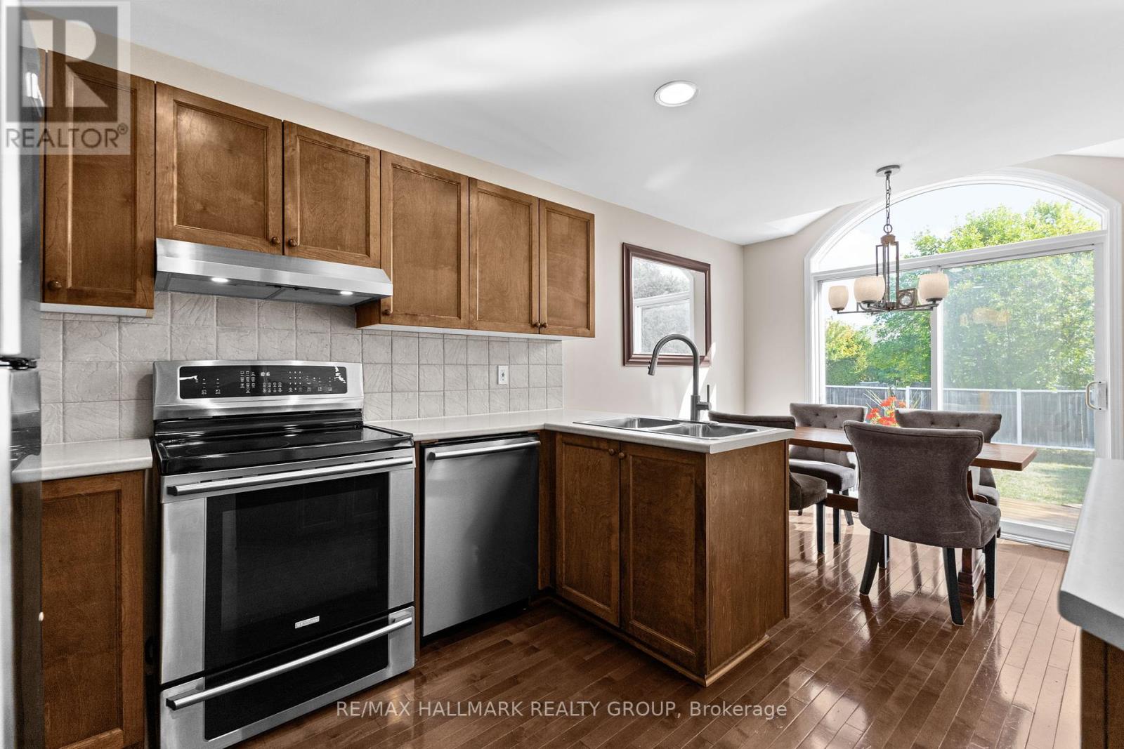 Photo 37 of 2213 Brockstone Crescent, Ottawa ON