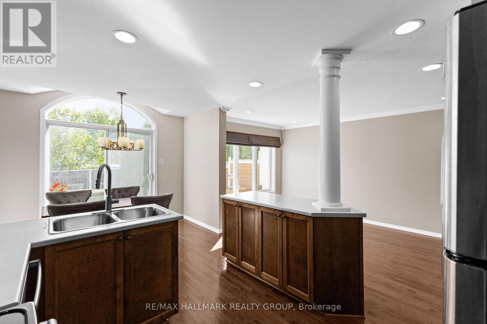 Photo 9 of 2213 Brockstone Crescent, Ottawa ON