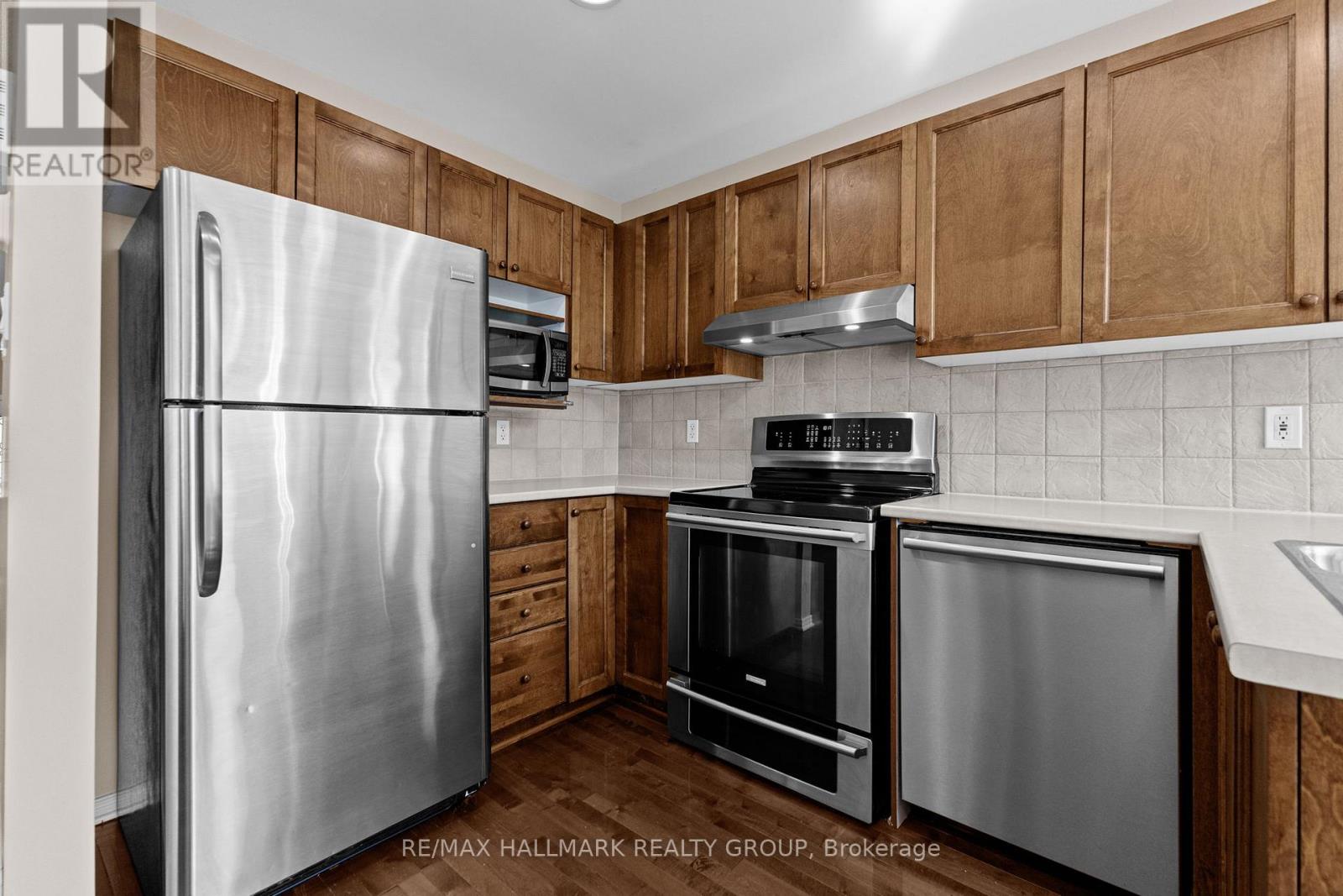 Photo 1 of 2213 Brockstone Crescent, Ottawa ON