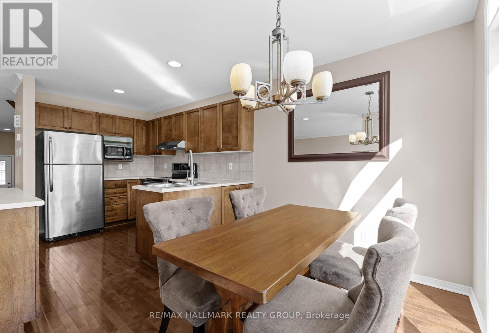 Photo 11 of 2213 Brockstone Crescent, Ottawa ON