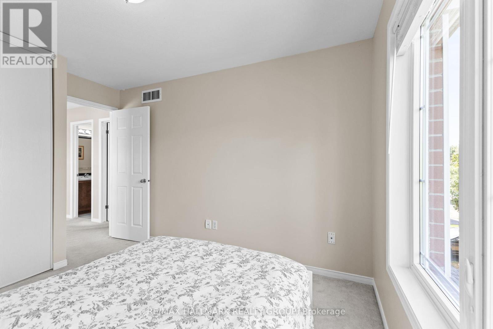 Photo 31 of 2213 Brockstone Crescent, Ottawa ON