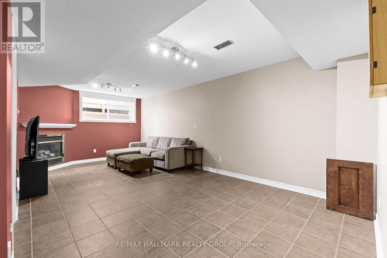 Photo 28 of 2213 Brockstone Crescent, Ottawa ON