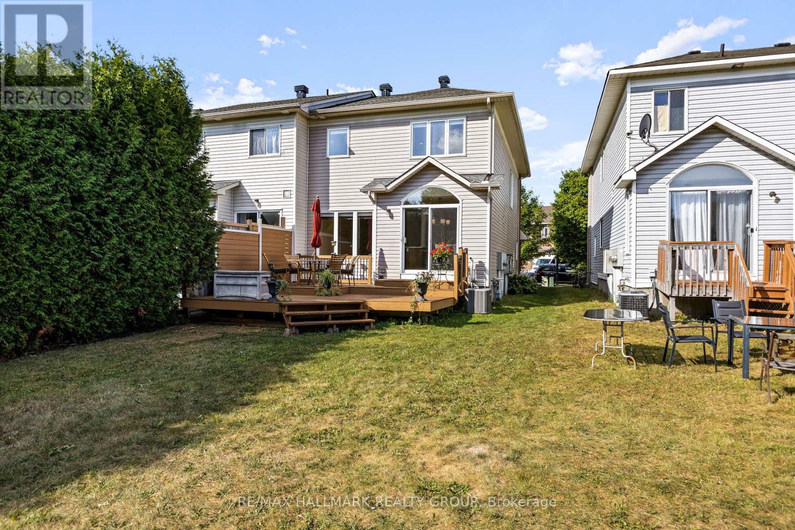 Photo 3 of 2213 Brockstone Crescent, Ottawa ON