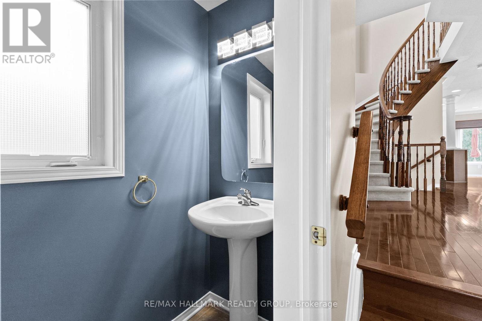 Photo 5 of 2213 Brockstone Crescent, Ottawa ON