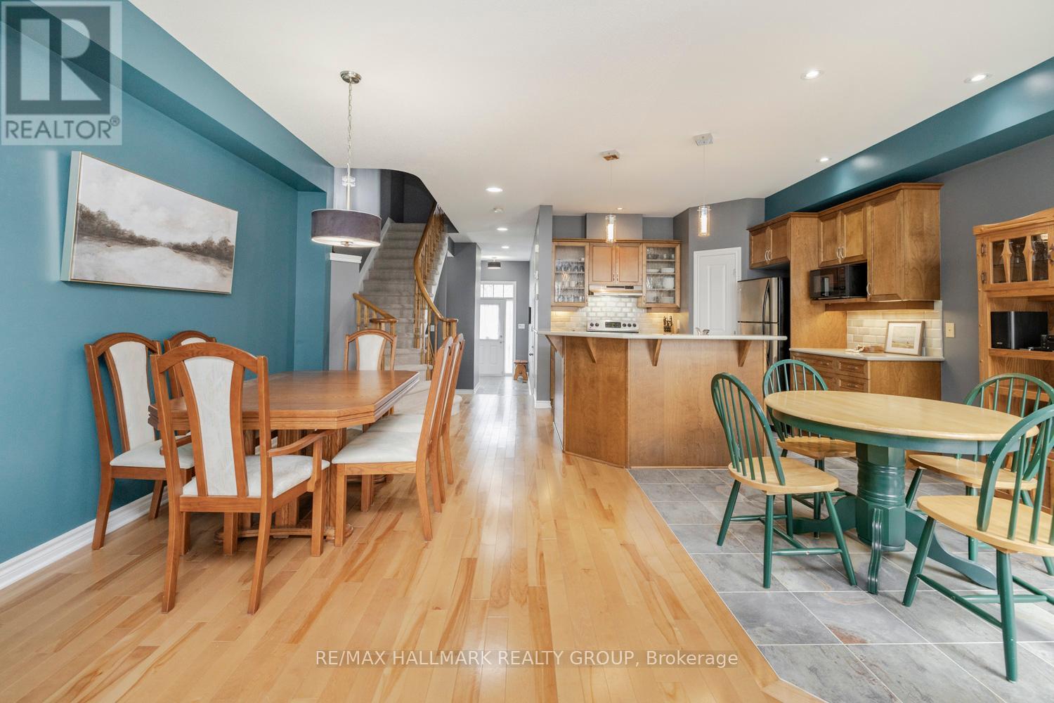 Photo 12 of 202 Waymark Crescent, Ottawa ON