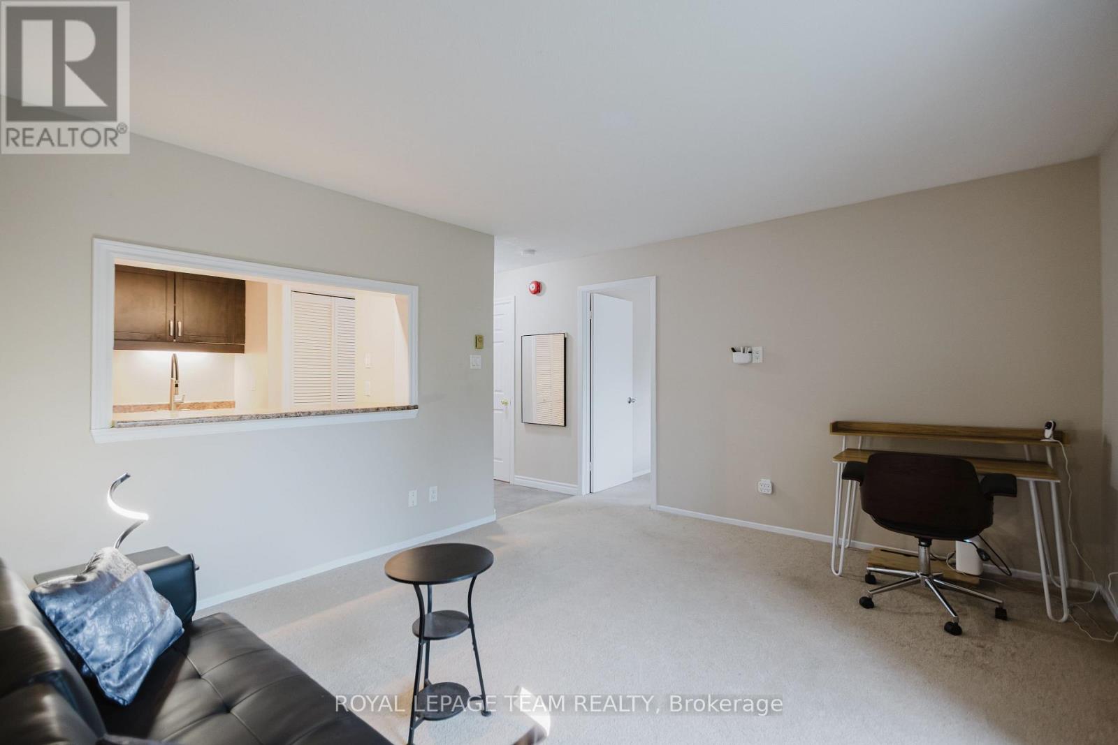 Photo 8 of 210 212 Viewmount Drive, Ottawa ON