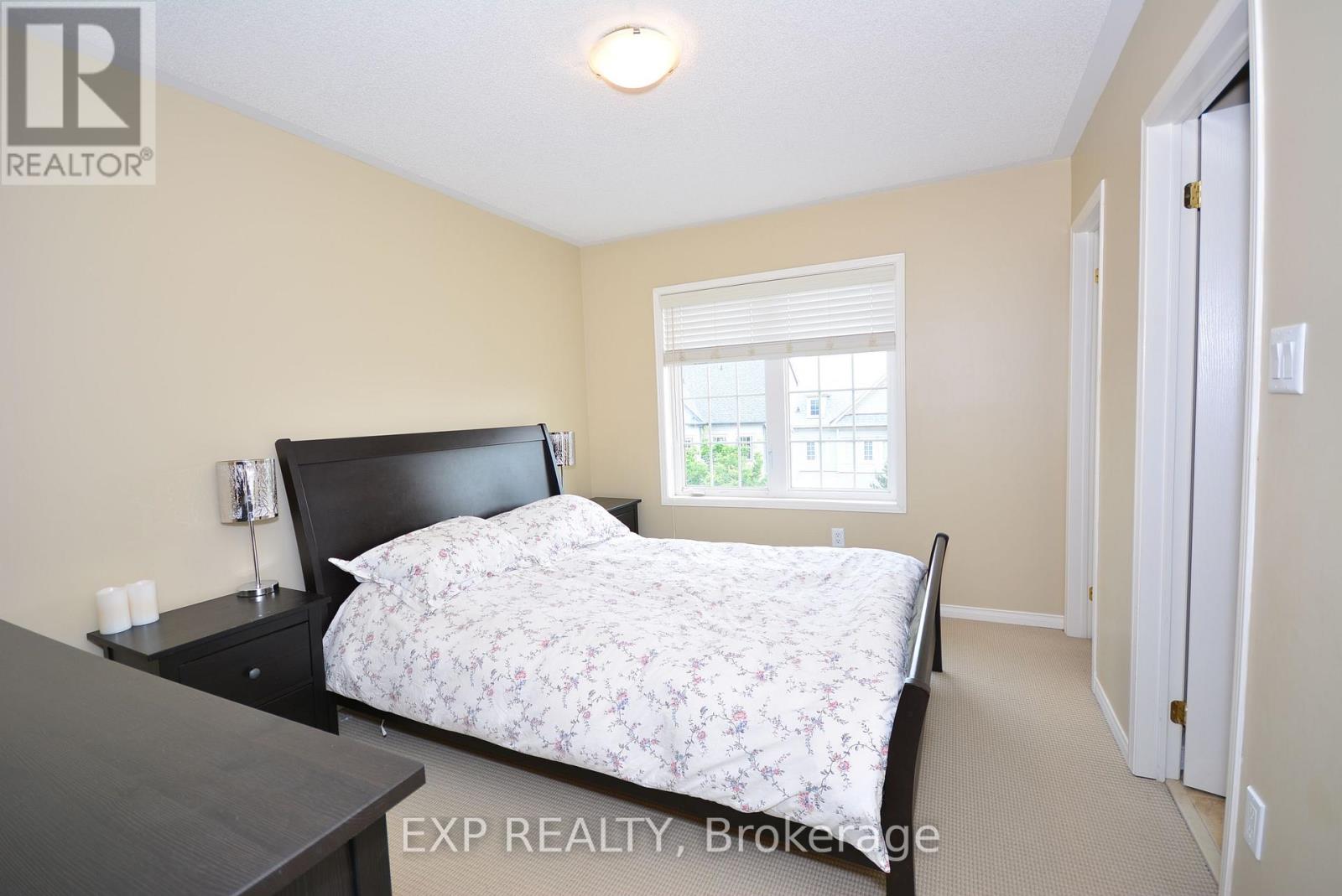 Photo 16 of 19 113 Georgian Drive, Oakville ON