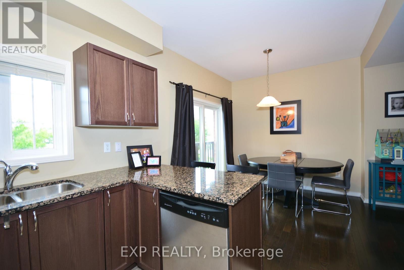 Photo 15 of 19 113 Georgian Drive, Oakville ON