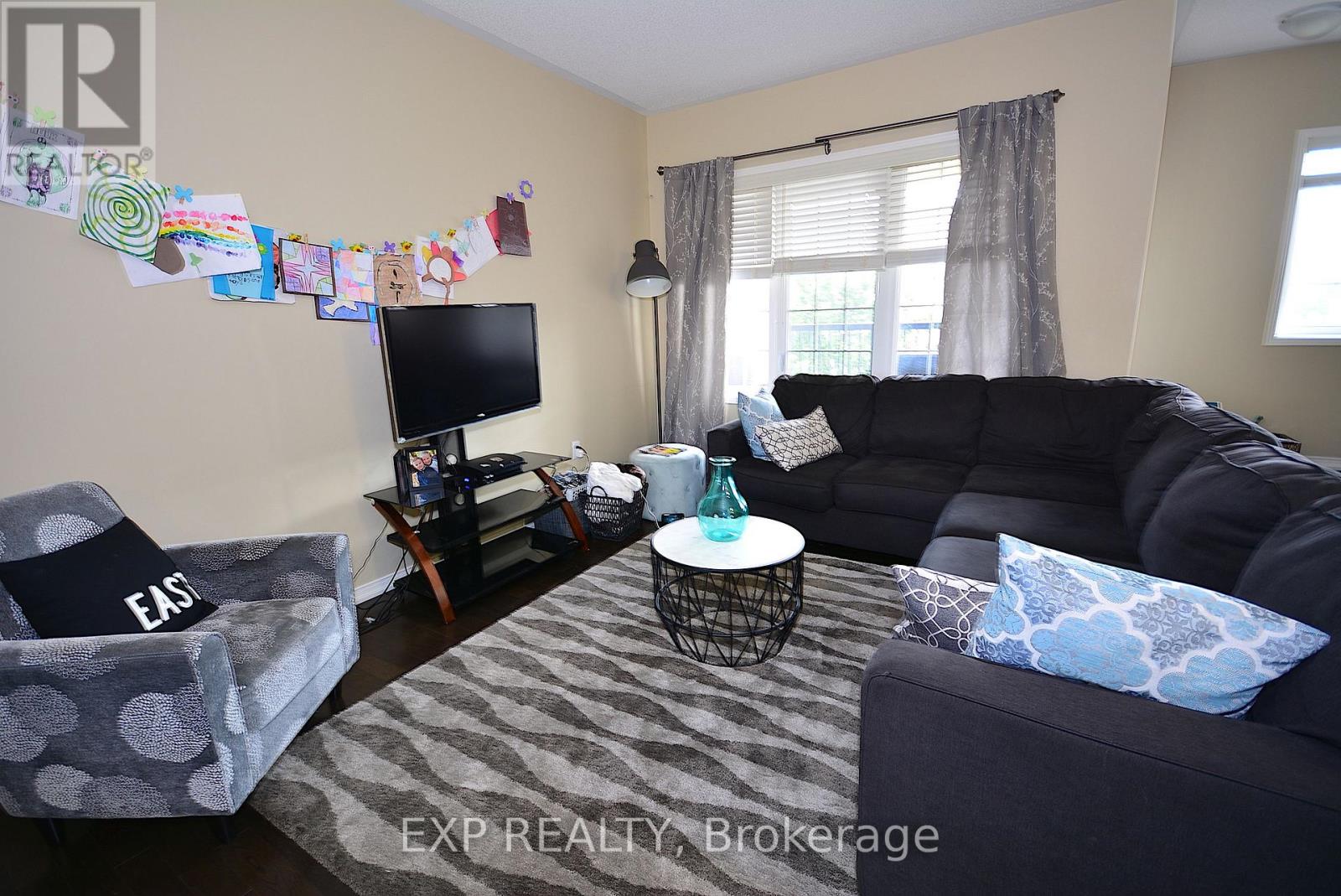 Photo 14 of 19 113 Georgian Drive, Oakville ON
