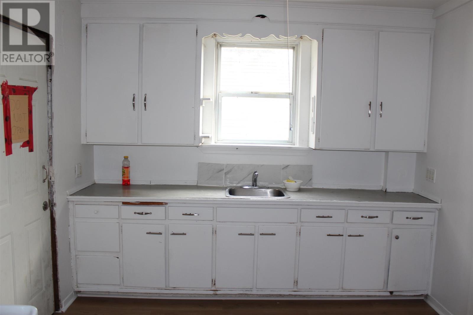 Photo 3 of 97 St Georges Ave, Sault Ste Marie ON