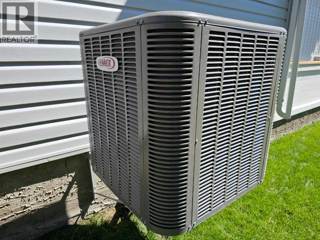 Photo 34 of 119 Goldenrod Road W, Lethbridge AB