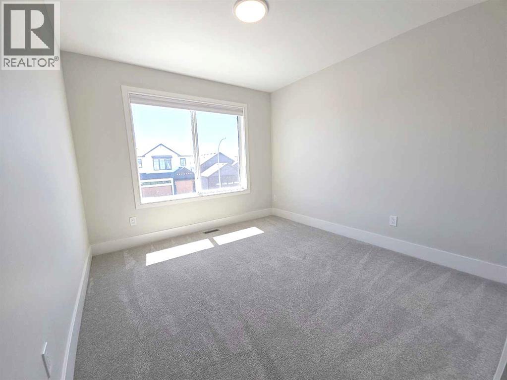 Photo 15 of 119 Goldenrod Road W, Lethbridge AB