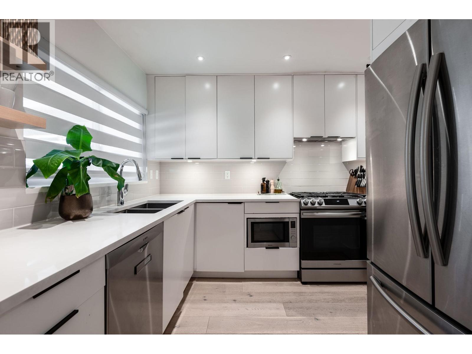 Photo 20 of 137 3300 Capilano Road, North Vancouver BC