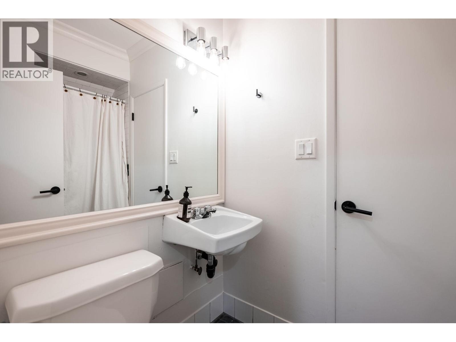 Photo 11 of 137 3300 Capilano Road, North Vancouver BC