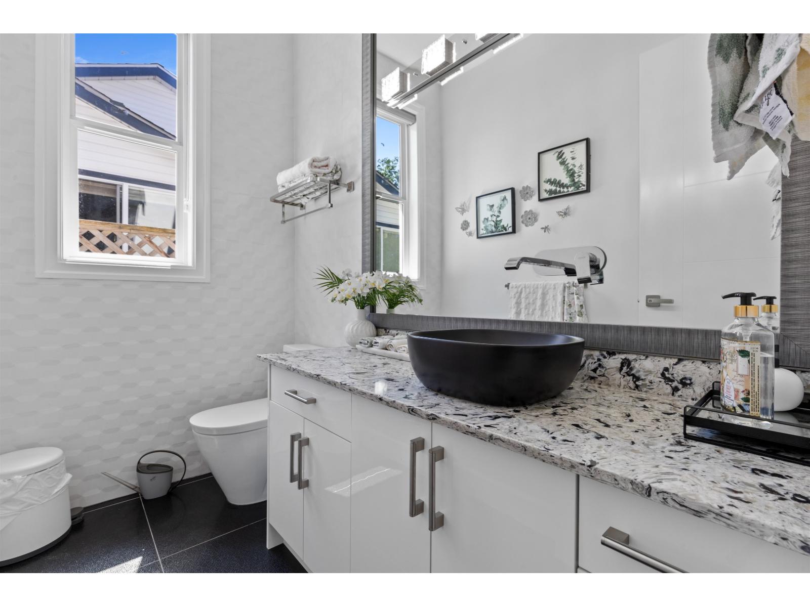 Photo 9 of 14678 St Andrews Drive, Surrey BC
