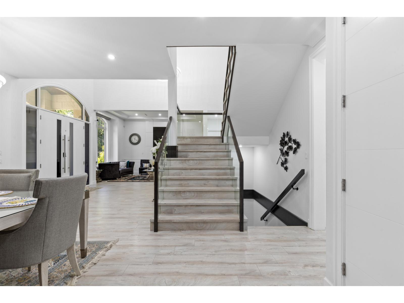 Photo 5 of 14678 St Andrews Drive, Surrey BC