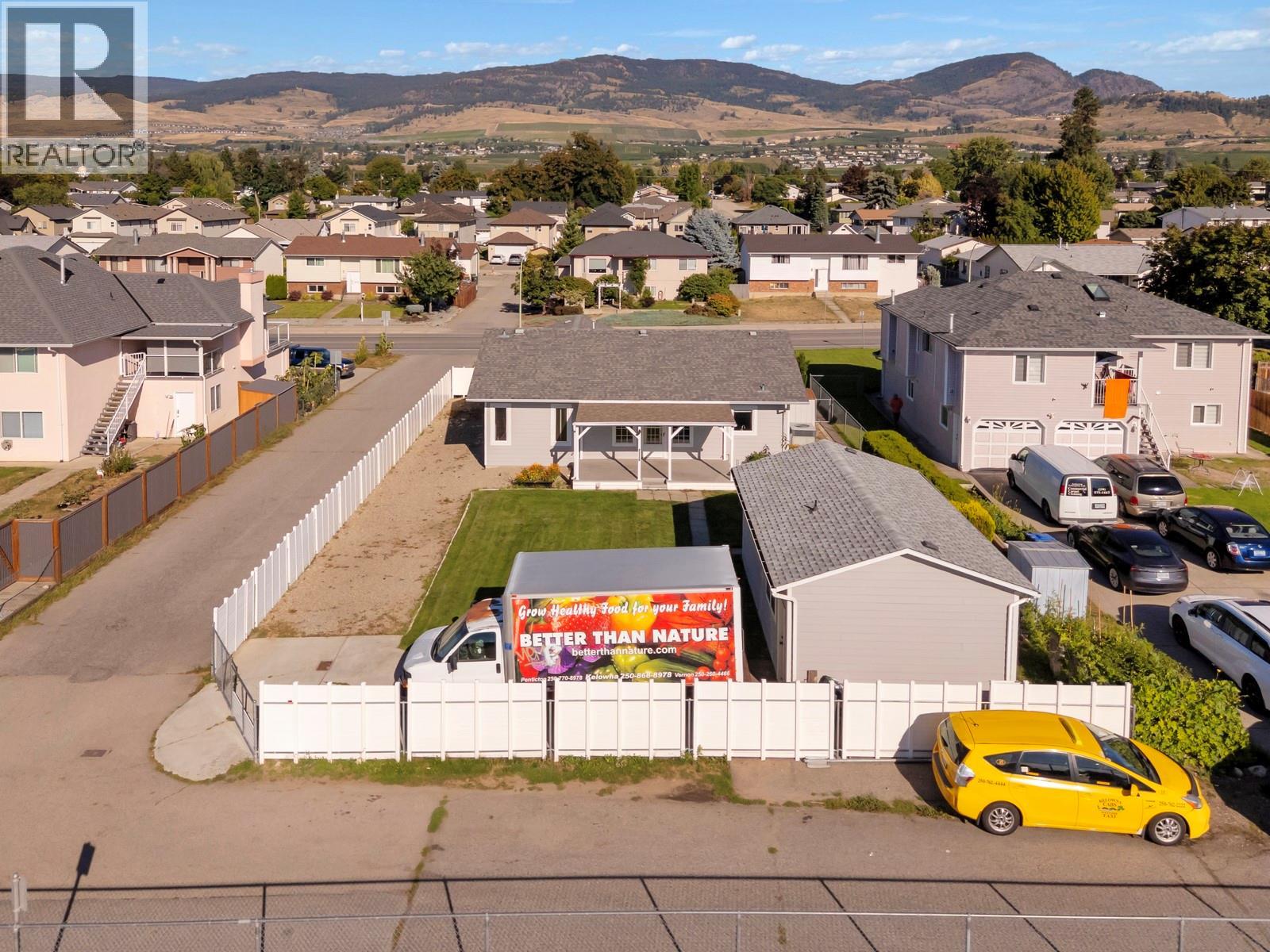 Photo 8 of 796 Hollywood Road N, Kelowna BC