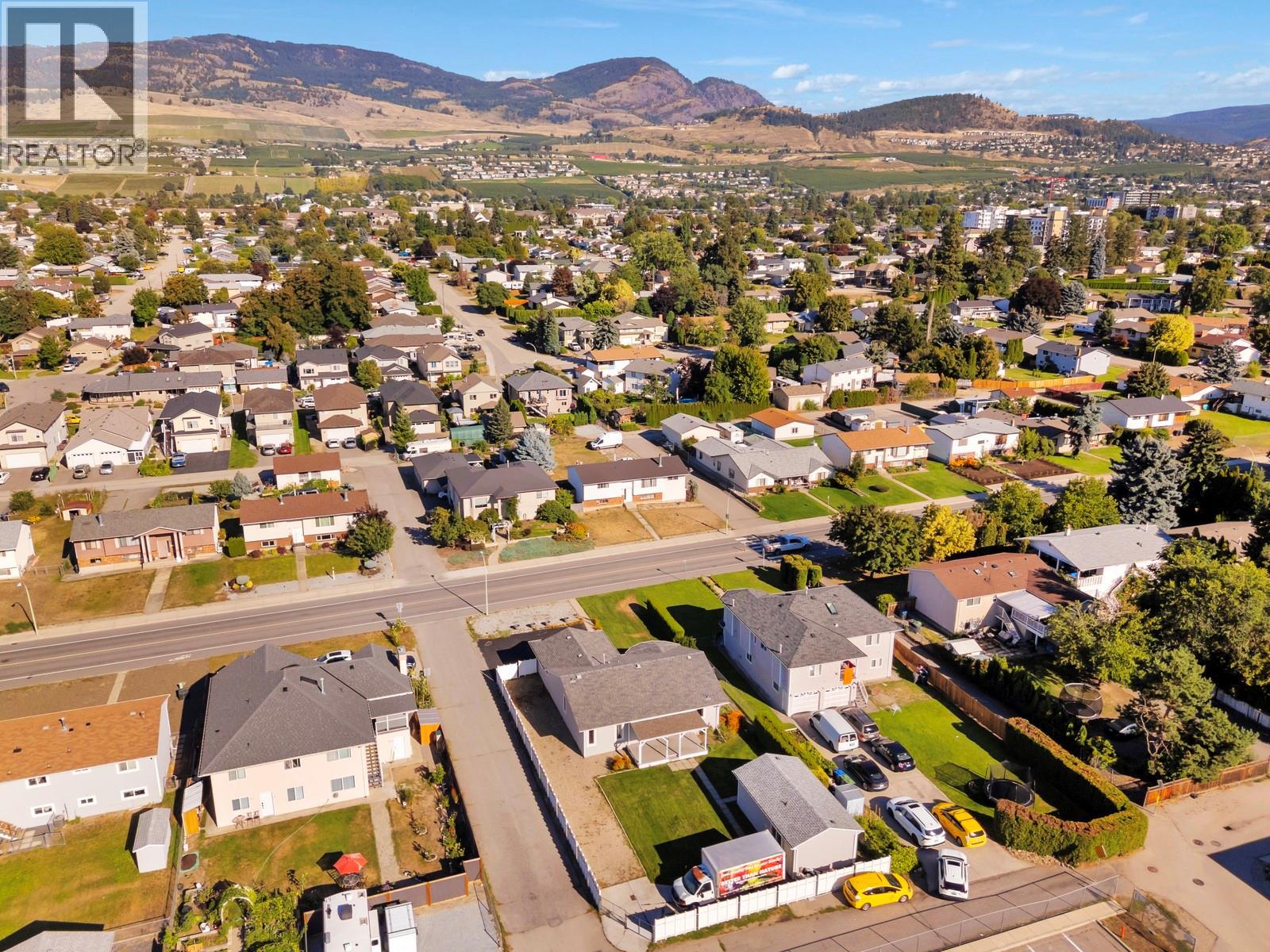 Photo 11 of 796 Hollywood Road N, Kelowna BC