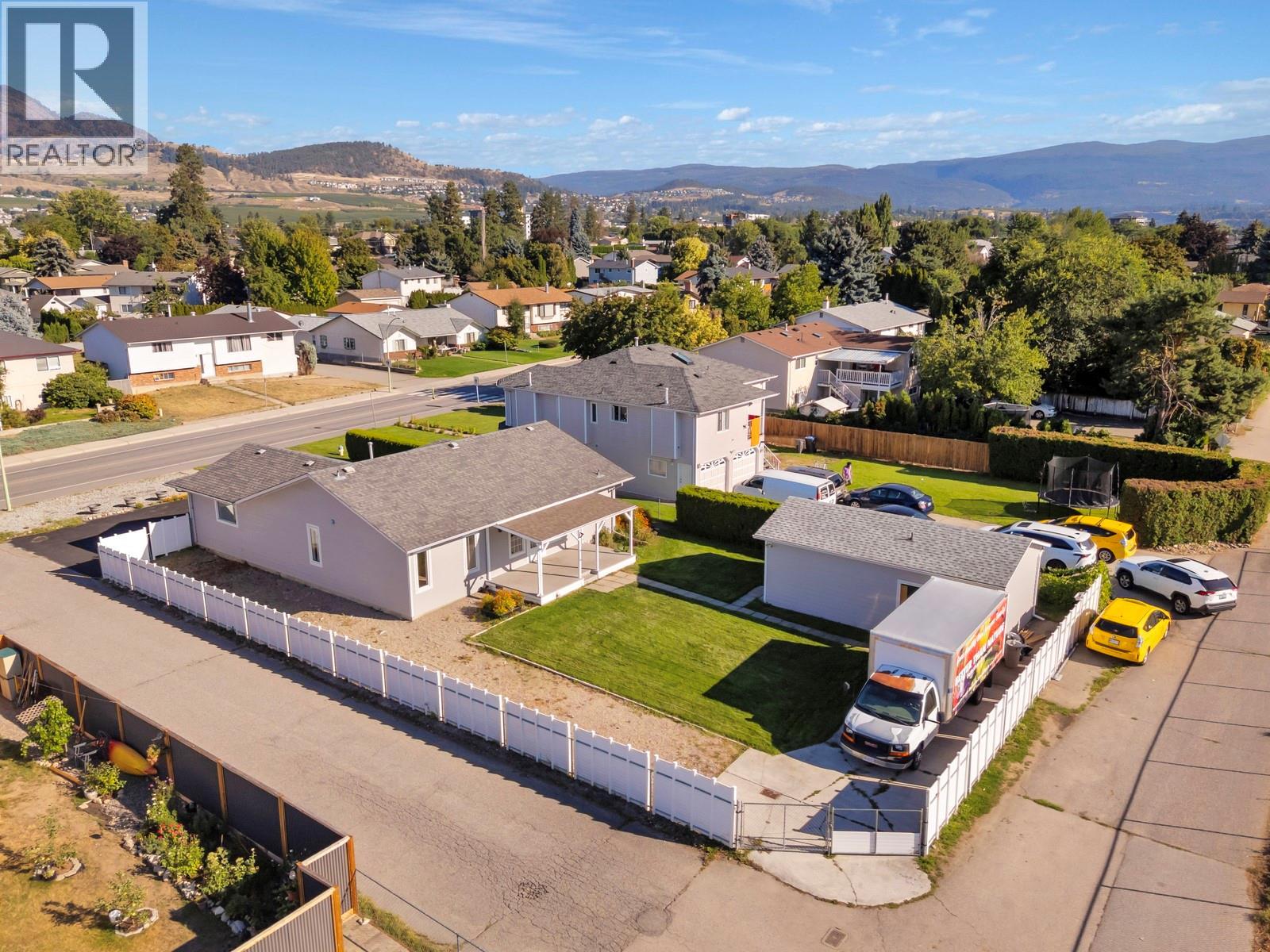 Photo 7 of 796 Hollywood Road N, Kelowna BC
