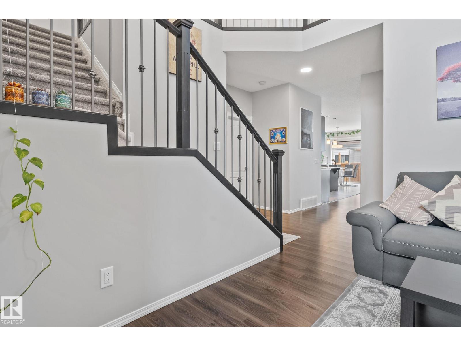 Photo 4 of 1643 14 St Nw, Edmonton AB