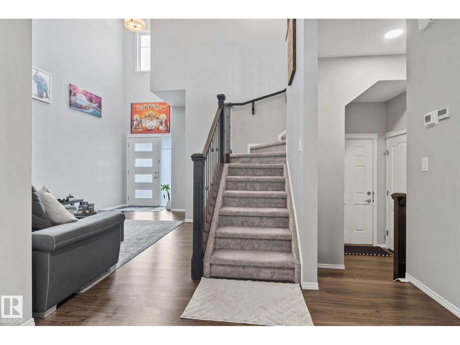 Photo 18 of 1643 14 St Nw, Edmonton AB