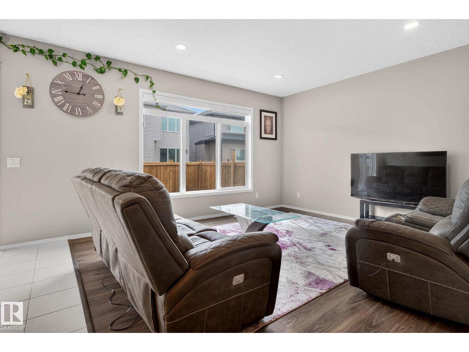 Photo 24 of 1643 14 St Nw, Edmonton AB