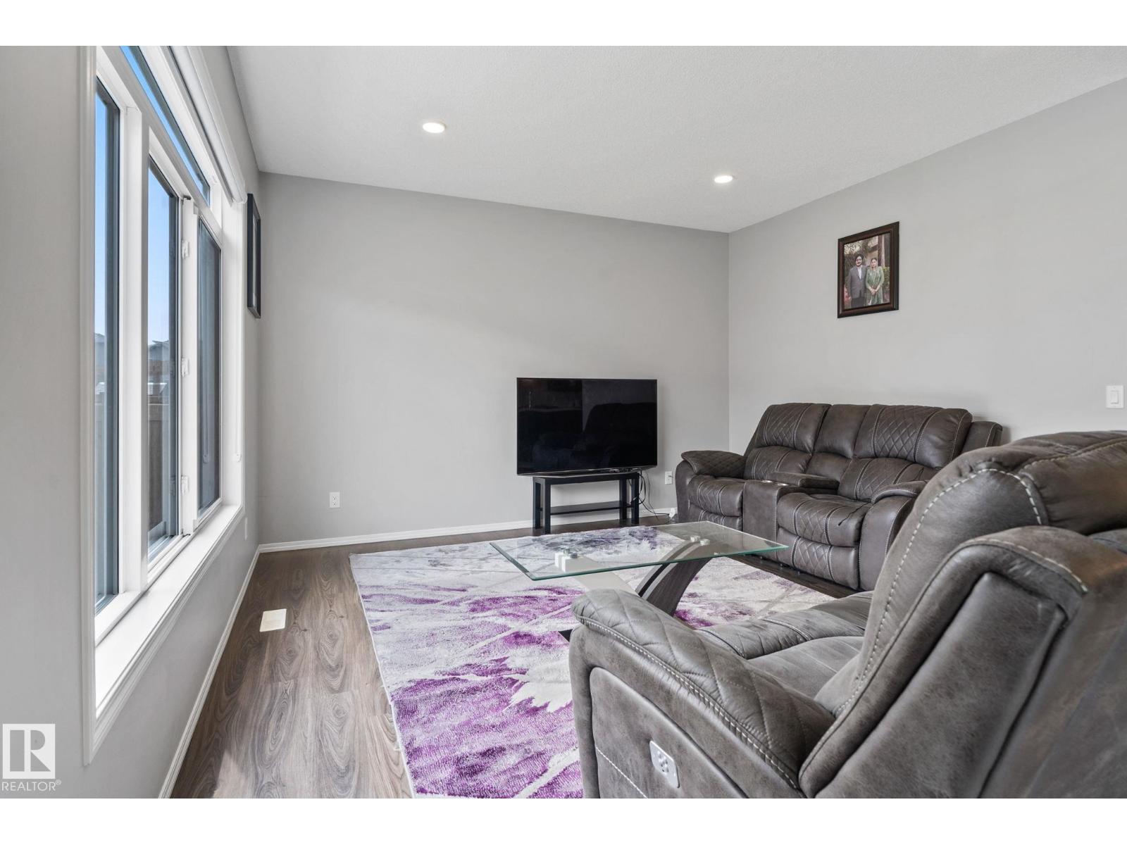 Photo 38 of 1643 14 St Nw, Edmonton AB