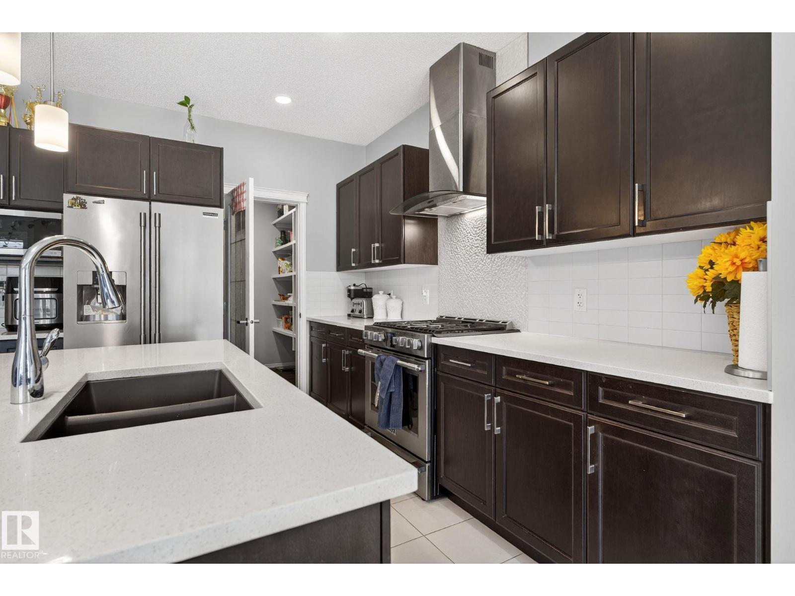 Photo 7 of 1643 14 St Nw, Edmonton AB