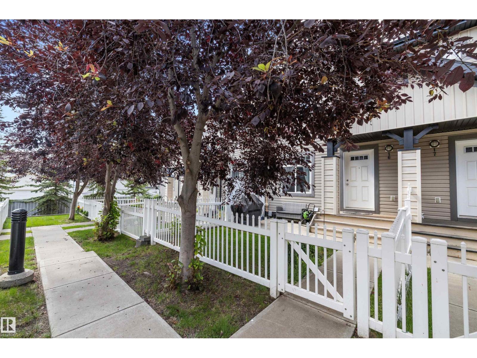 Photo 7 of 16 465 Hemingway Rd Nw, Edmonton AB